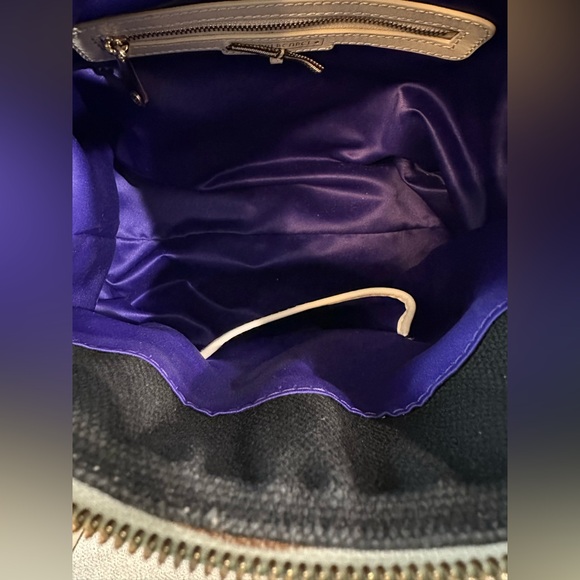 Stunning Henri Bendel Black and White Canvas Jetsetter Backpack/Crossbody! EUC! - Picture 6 of 13